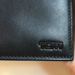 Tumi Passport Holder-mint condition